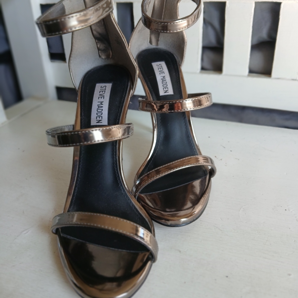 Steve Madden Metalic Heels Elegant Sophisticated Design